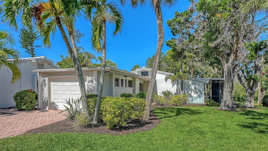 Hourglass Way, Sarasota, FL 34242