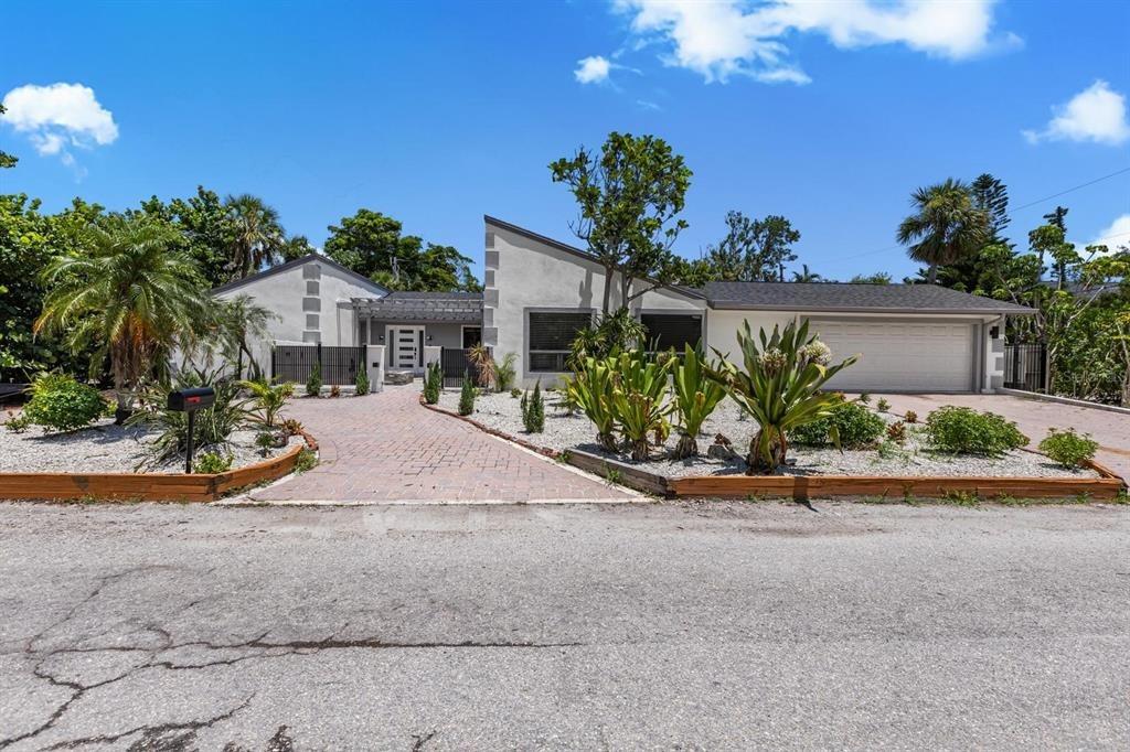 Anglin Dr, Sarasota, FL 34242