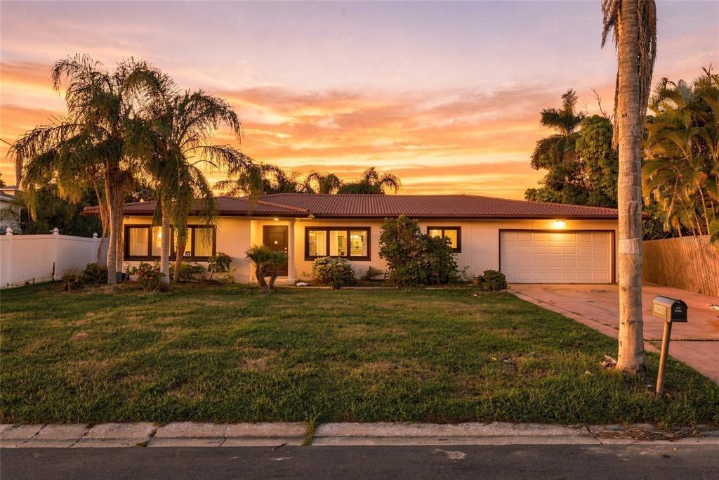 E Eden Roc Cir, Tampa, FL 33634