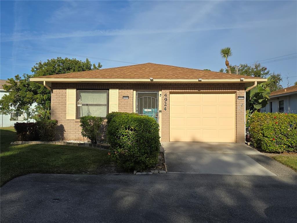 Live Oak Cir, Bradenton, FL 34207