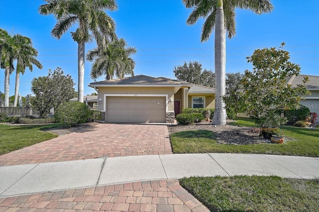 Nostalgia Pl, Englewood, FL 34223