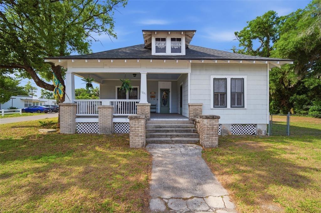 W Reynolds St, Plant City, FL 33563