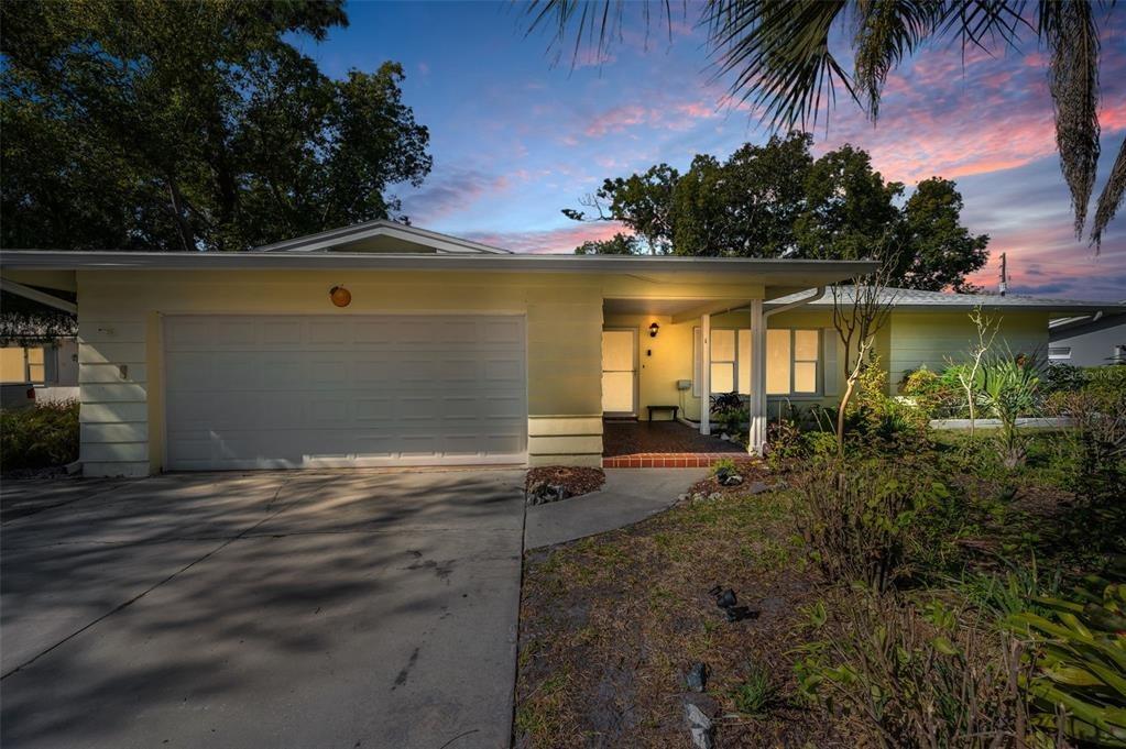 Sarazen Dr, Dunedin, FL 34698