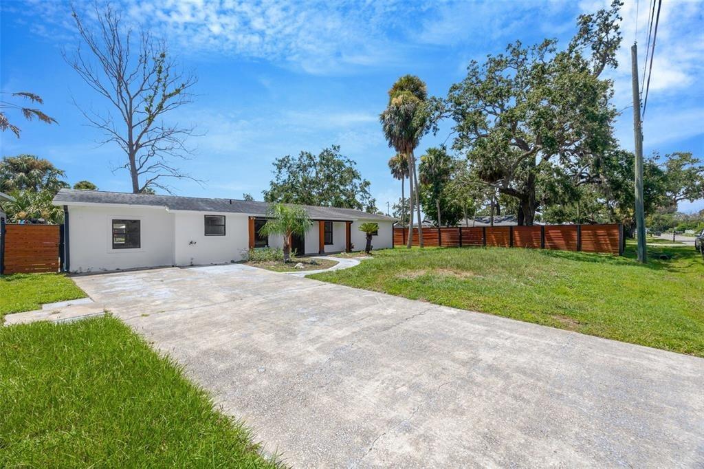 River Dr, Gibsonton, FL 33534