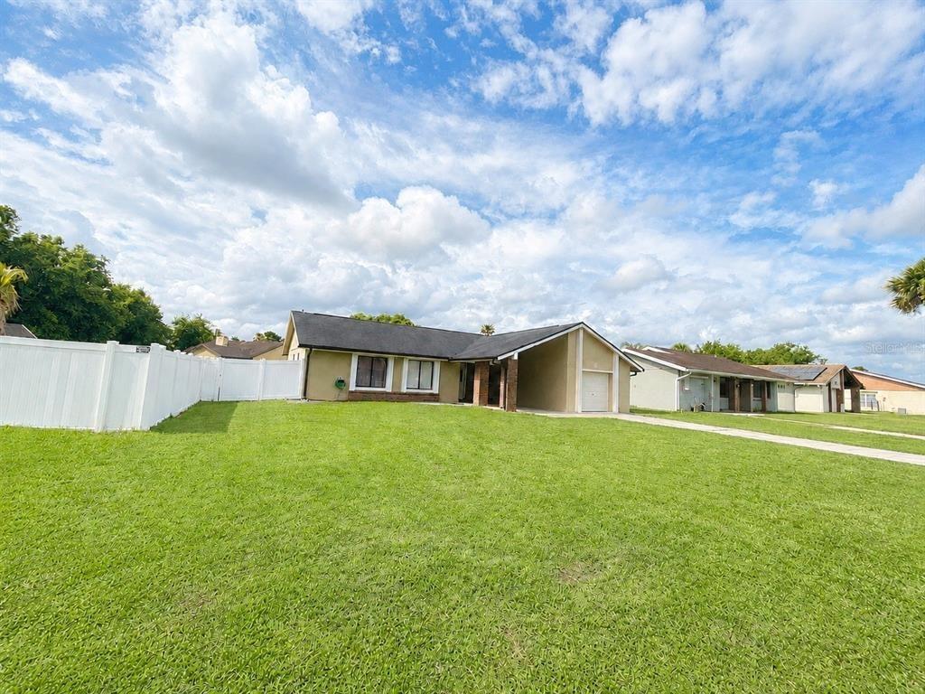 S Flag Dr, Kissimmee, FL 34759