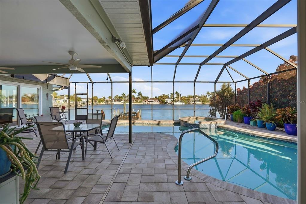 S Shore Dr Se, Saint Petersburg, FL 33705