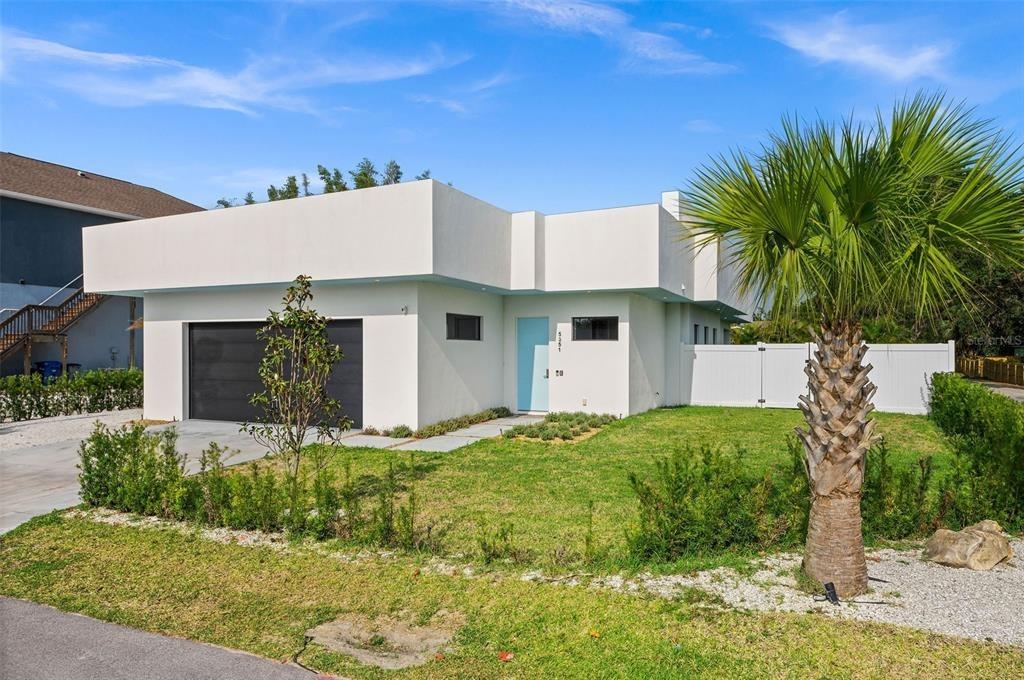 Moeller Ave, Sarasota, FL 34233