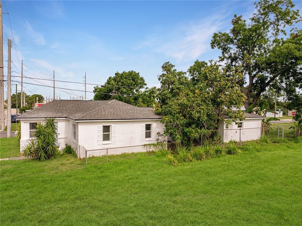 E Laura St, Plant City, FL 33563