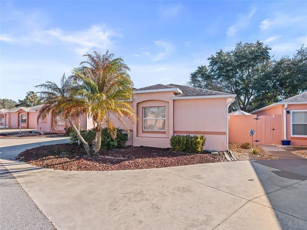 Enconto St, Lady Lake, FL 32159