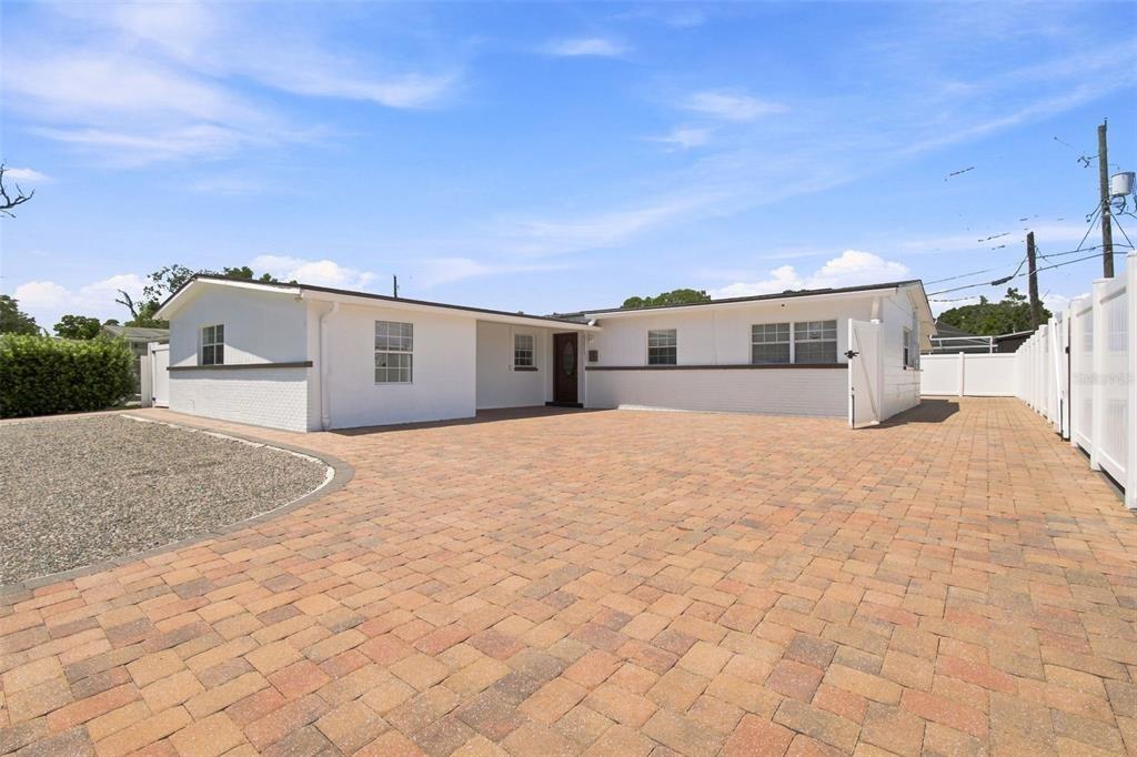 Ambassador Dr, Tampa, FL 33615