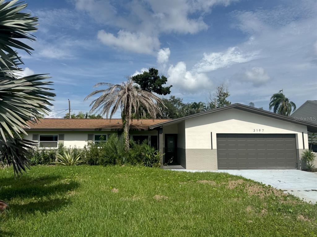 Walnut St Ne, Saint Petersburg, FL 33704