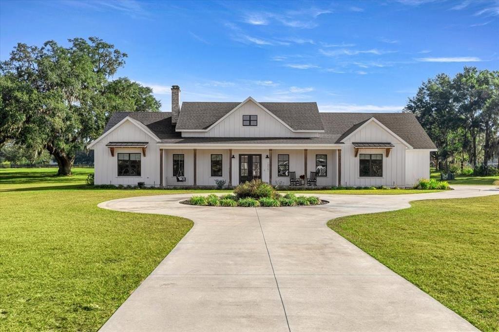 Ne 104th Cir, Oxford, FL 34484