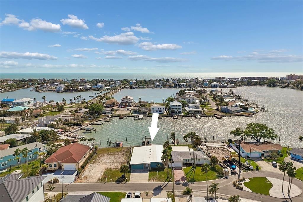 5th St E, Redington Beach, FL 33708