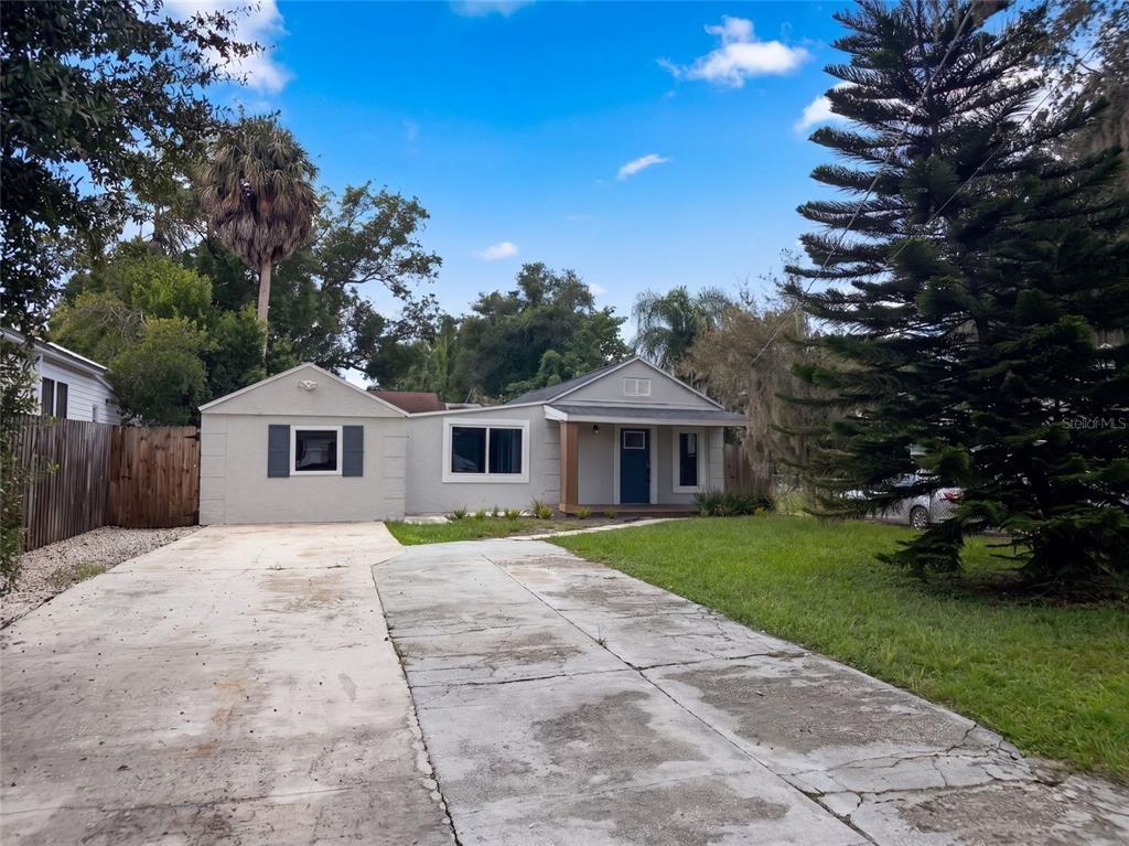 W Hiawatha St, Tampa, FL 33604