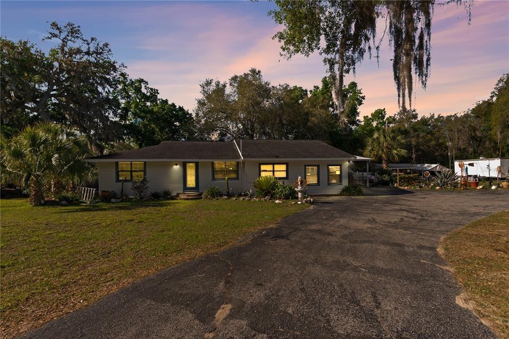 W Mcclendon St, Lady Lake, FL 32159
