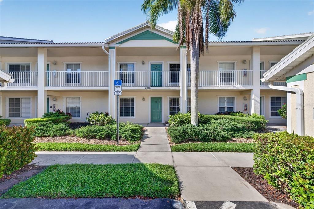 Cougar Ct N, Naples, FL 34109