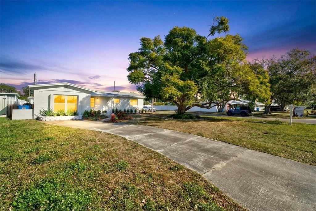 14th Ave N, Saint Petersburg, FL 33710