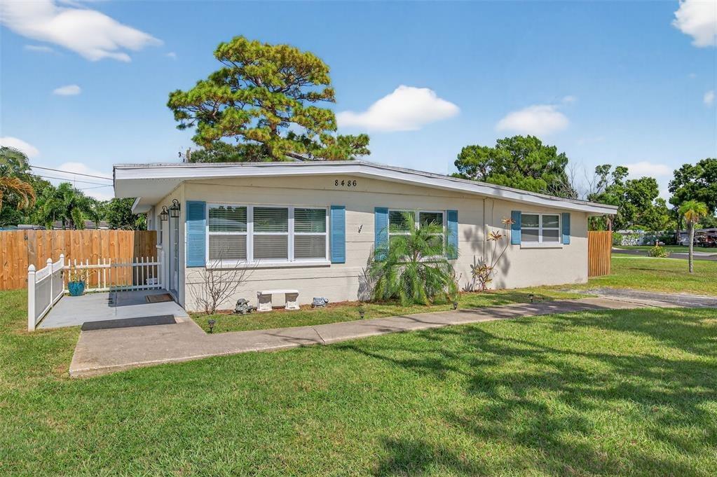 Pelican Ln, Seminole, FL 33777