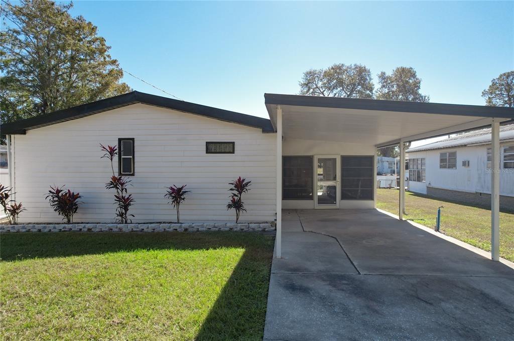 Palm Dr, Astatula, FL 34705