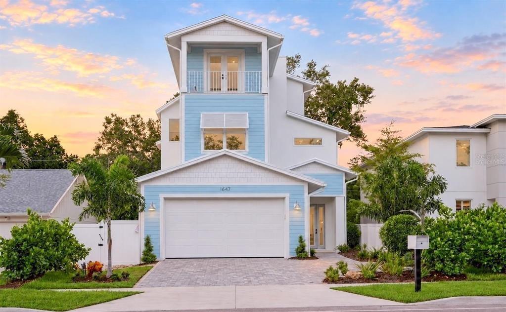 Siesta Dr, Sarasota, FL 34239