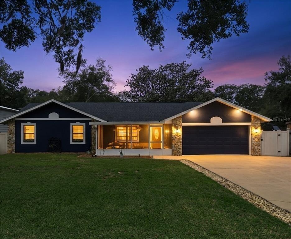 Lois Dr, Tavares, FL 32778