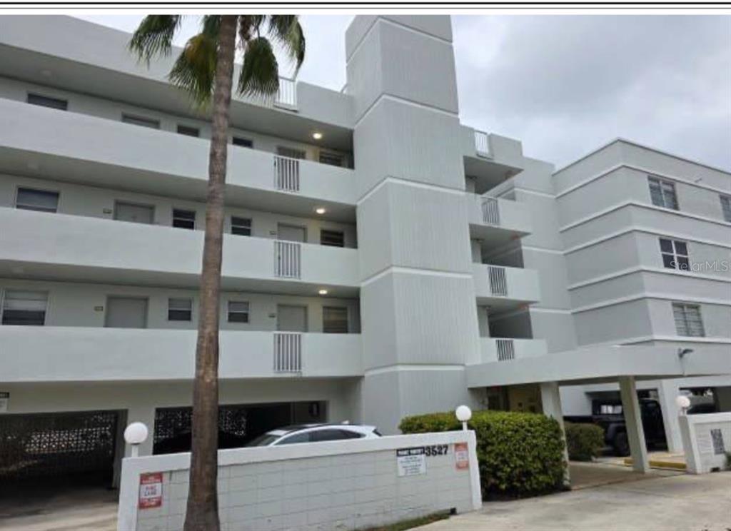 Ne 168th St, North Miami Beach, FL 33160