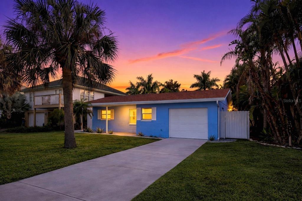 1st St E, Redington Shores, FL 33708