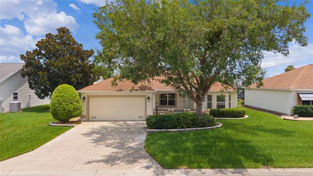 El Esparza Ln, Lady Lake, FL 32159