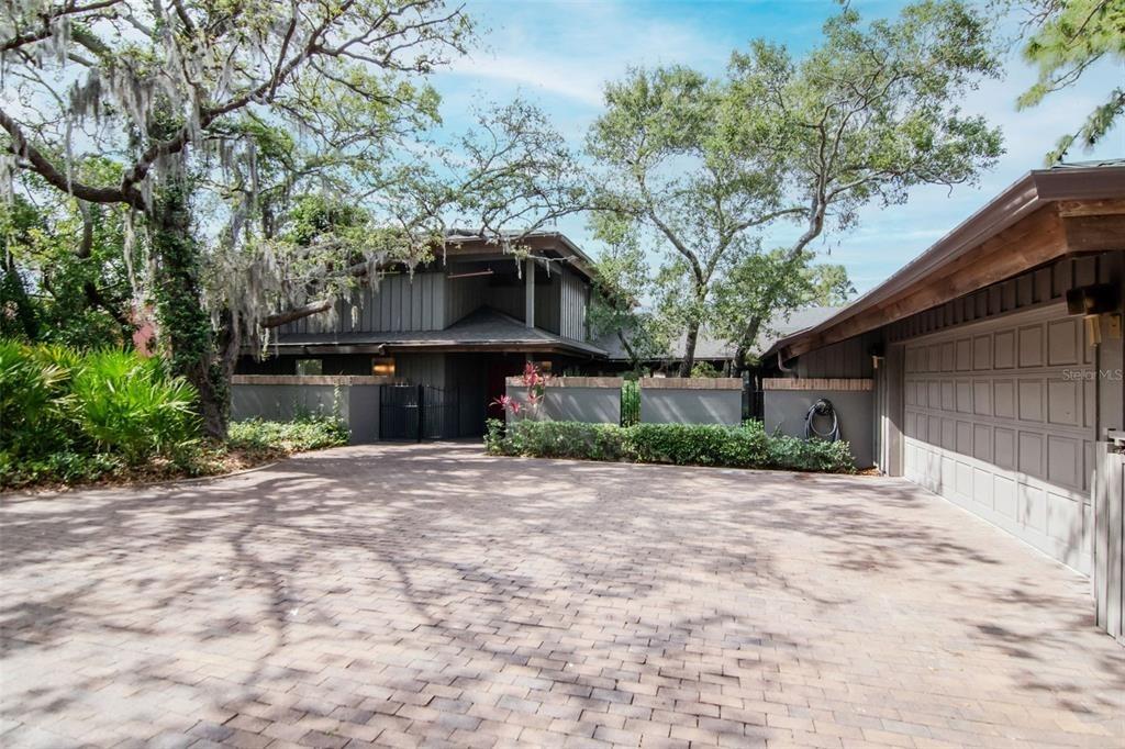Weybridge Ln, Dunedin, FL 34698