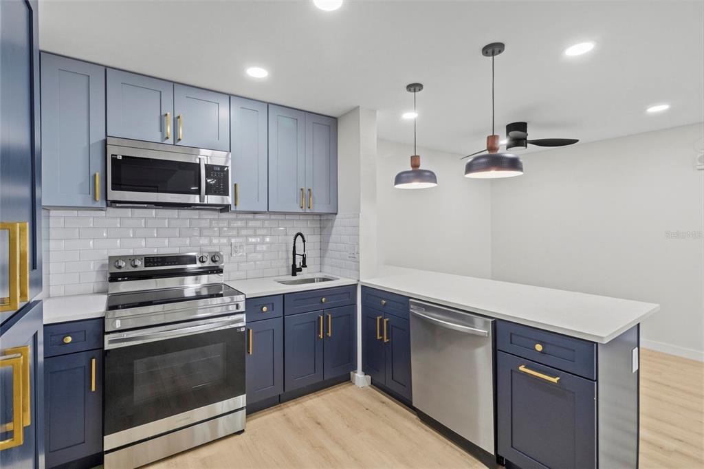 Lake Pine Way E, Tarpon Springs, FL 34688