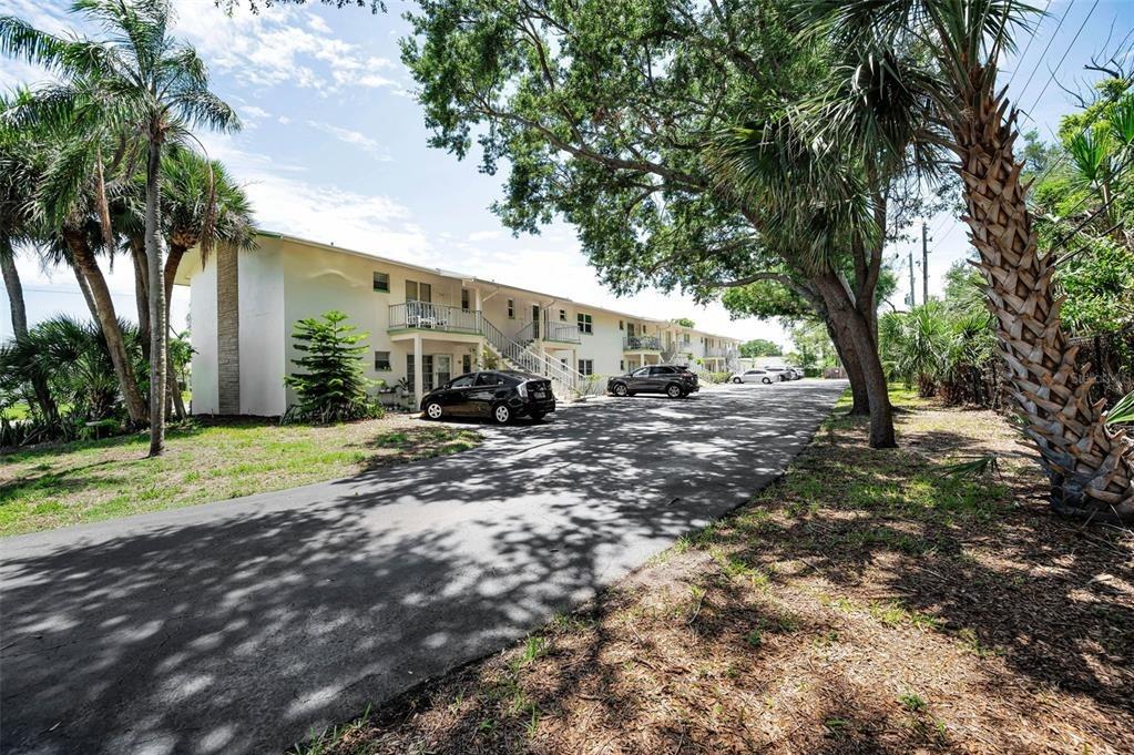 Bardmoor Blvd, Seminole, FL 33777