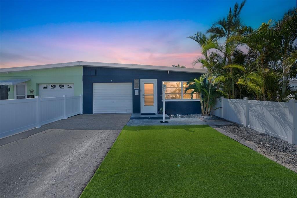 62nd St, Holmes Beach, FL 34217