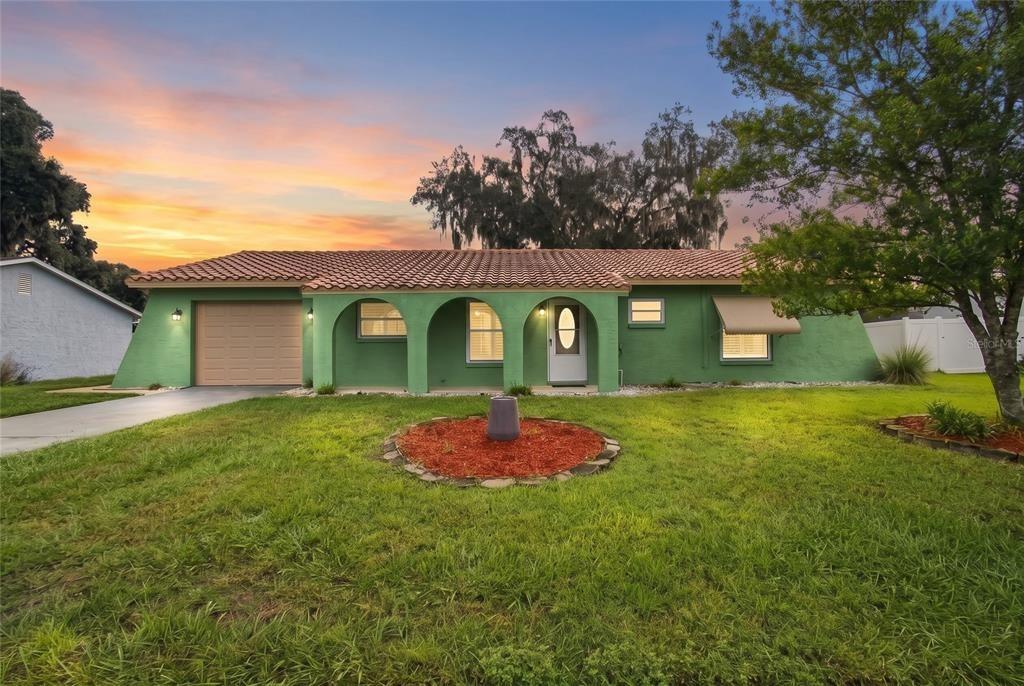 Angela Ct, Zephyrhills, FL 33541