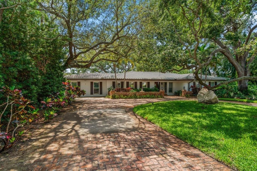 Rosery Ln, Belleair, FL 33756
