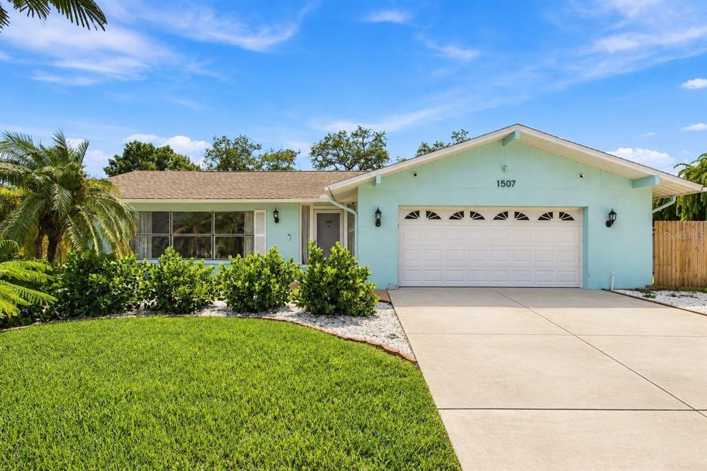 Poinsettia Ave, Tarpon Springs, FL 34689