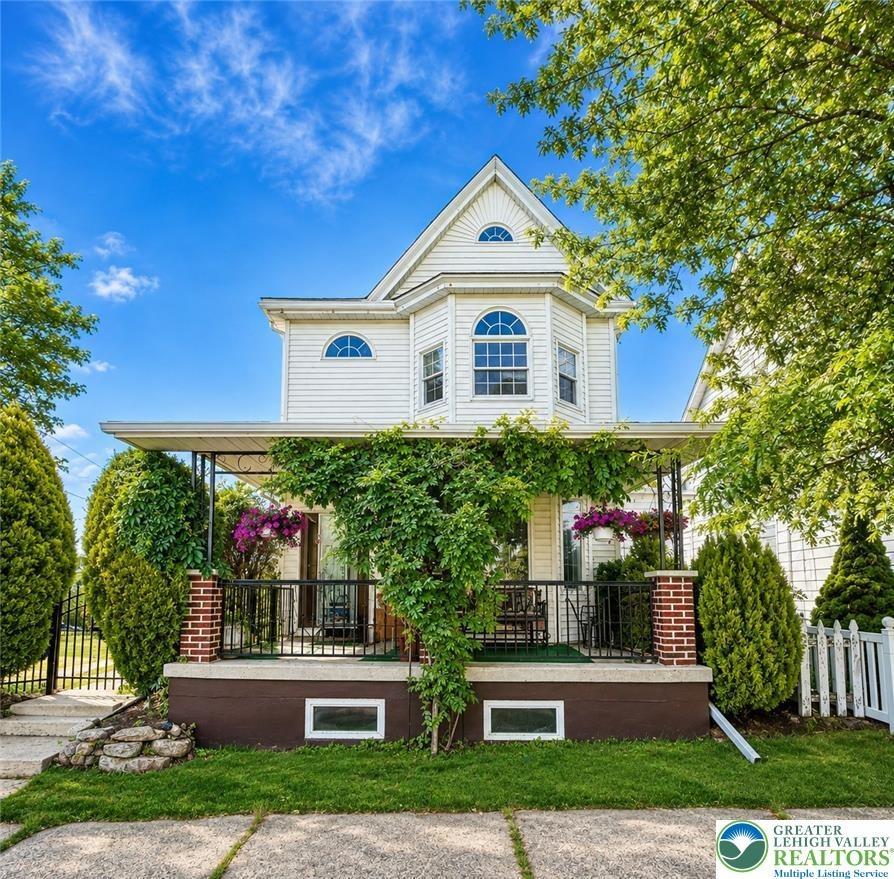 E White St, Summit Hill, PA 18250