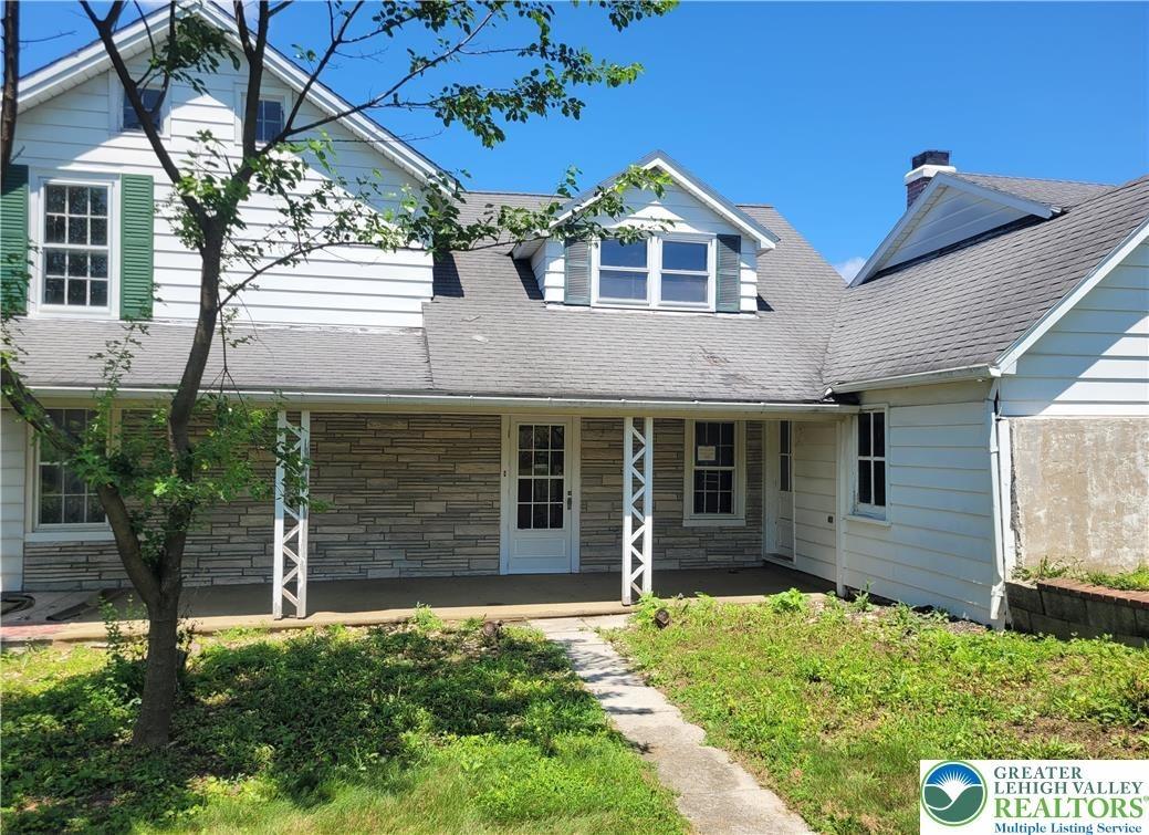 W Walker Rd, Walnutport, PA 18088