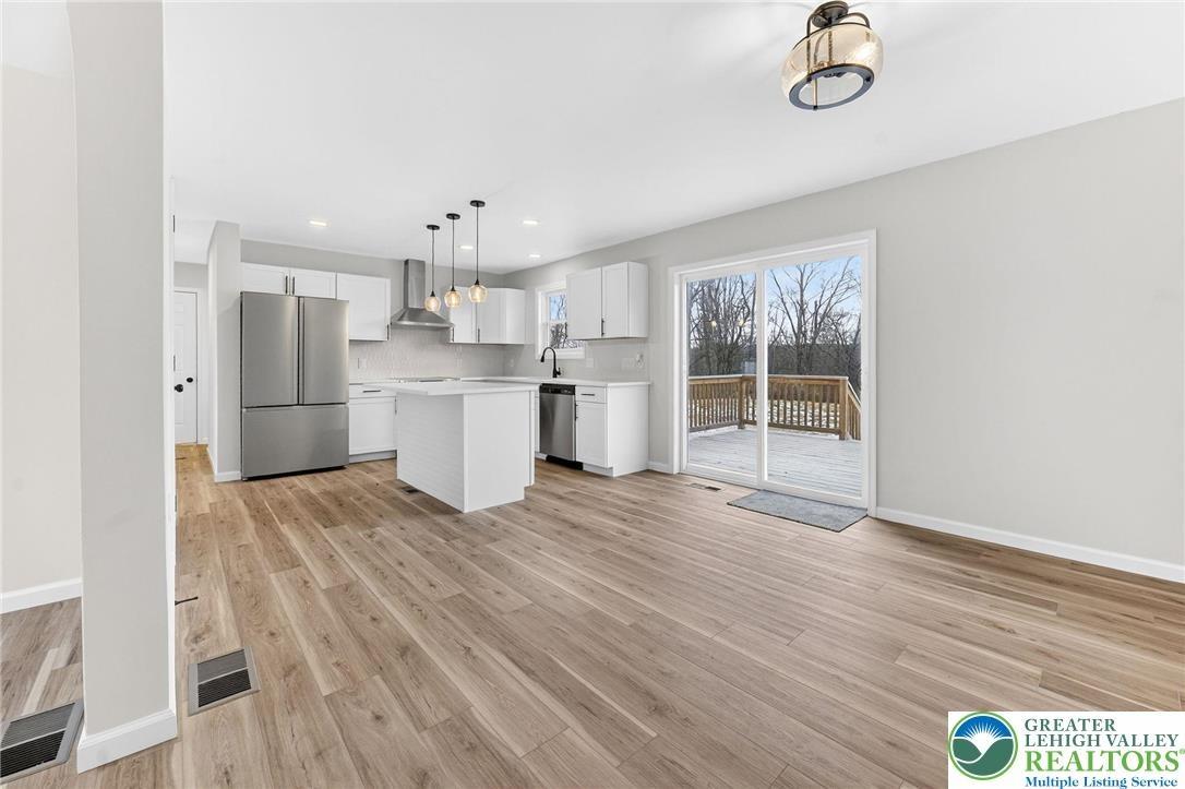 Neola Rd, Stroudsburg, PA 18360