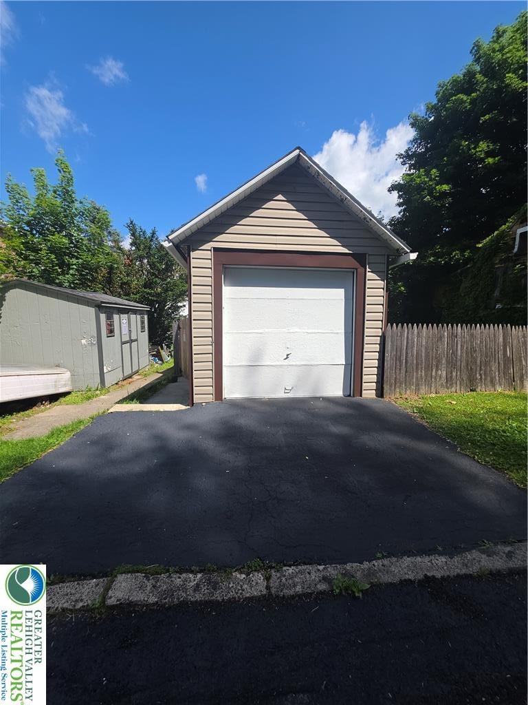 W Moser Ave, Coaldale, PA 18218