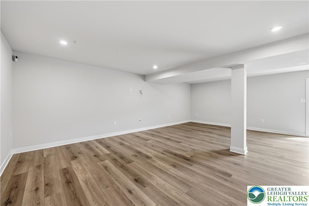 Hendon Ln, Catasauqua, PA 18032