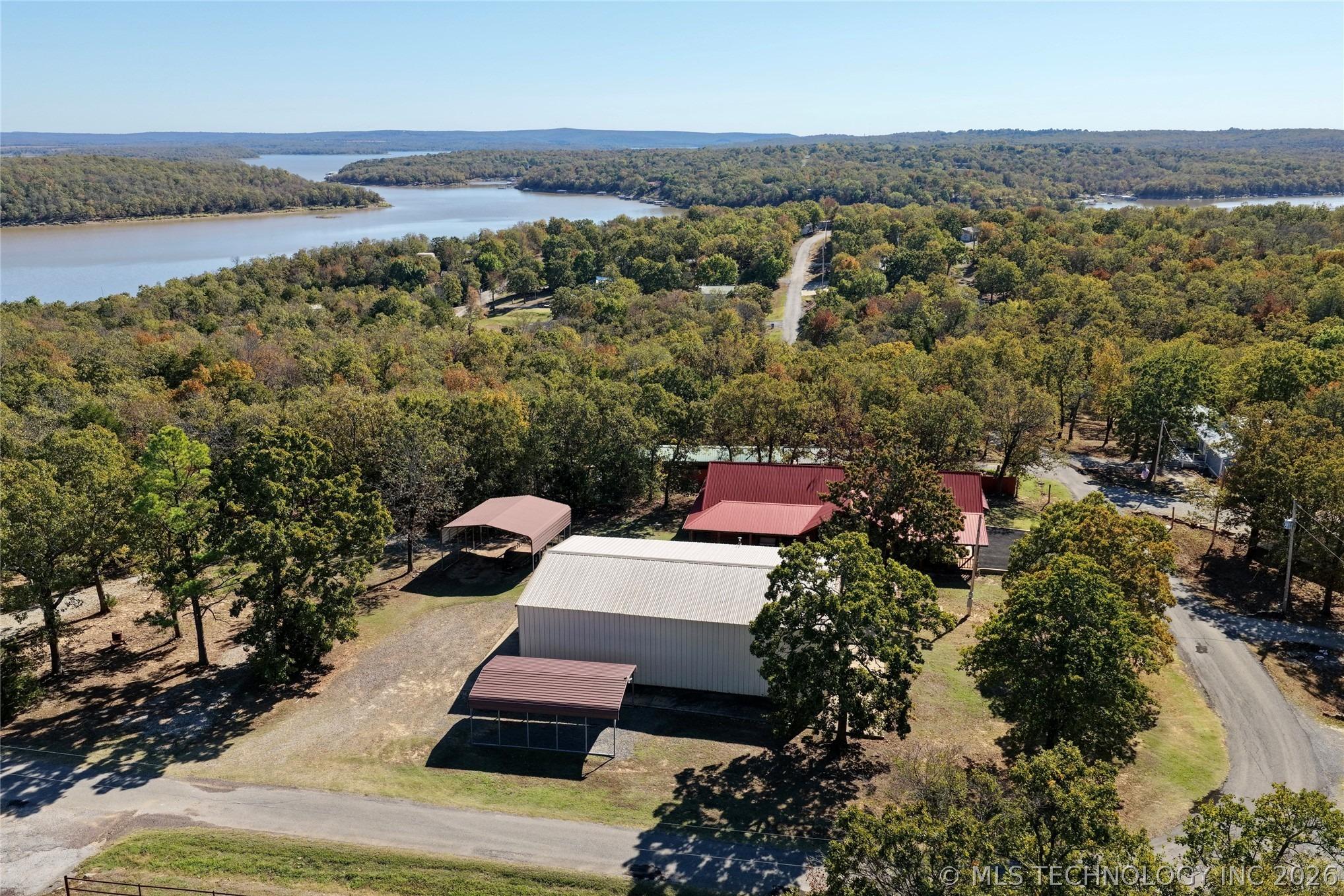 London Dock Ln, Canadian, OK 74425