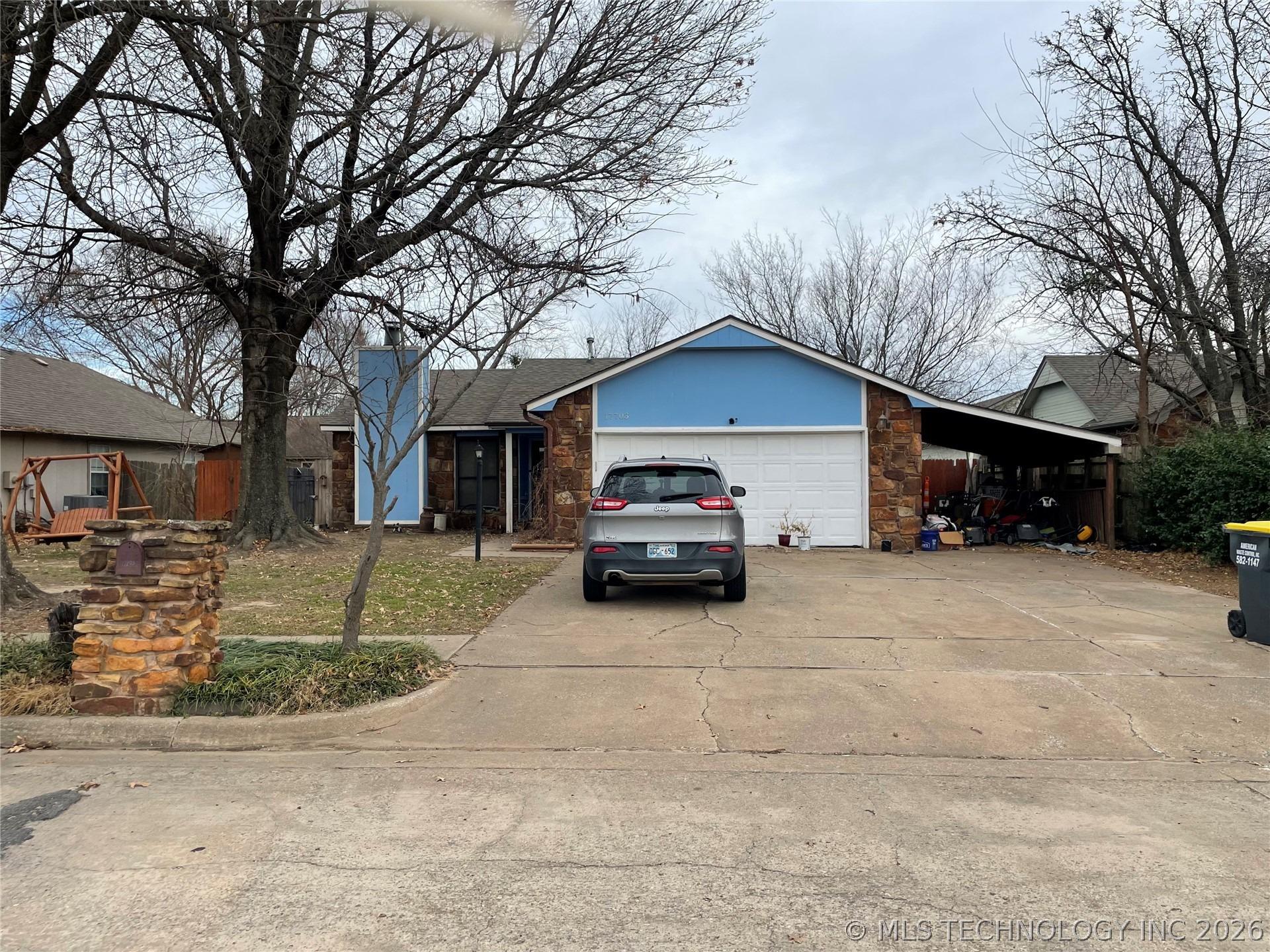 S Tacoma St, Mounds, OK 74047