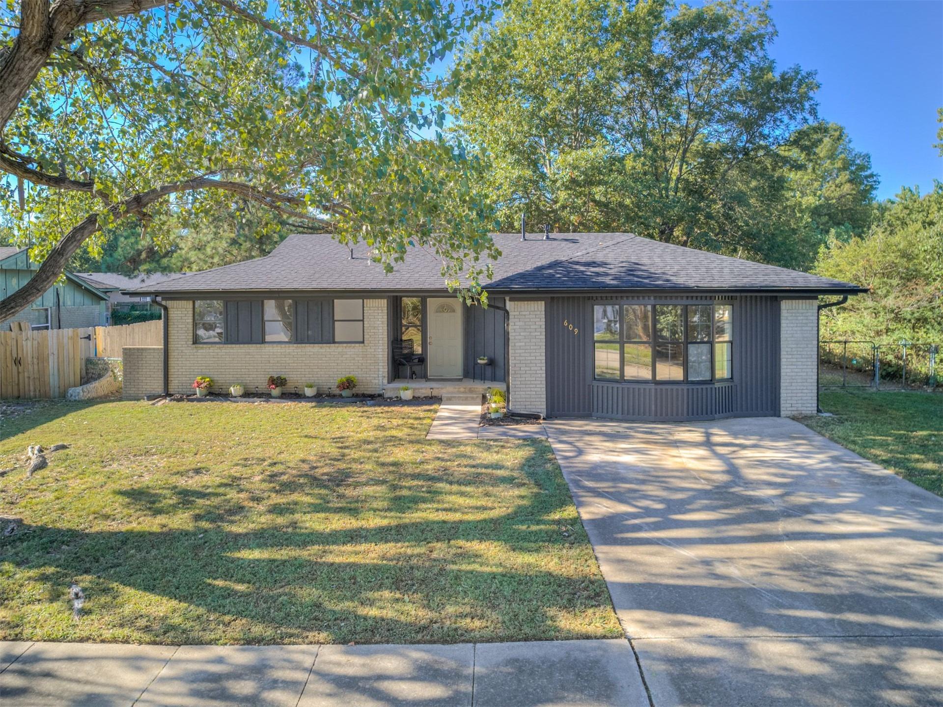 E Main St, Collinsville, OK 74021