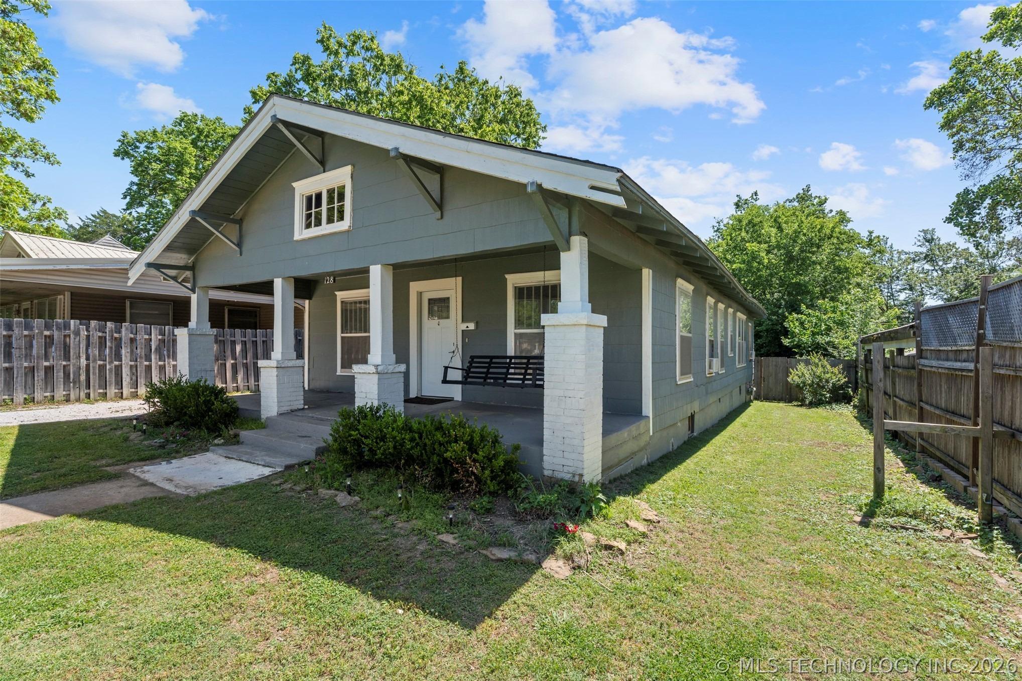 S Adair St, Vinita, OK 74301