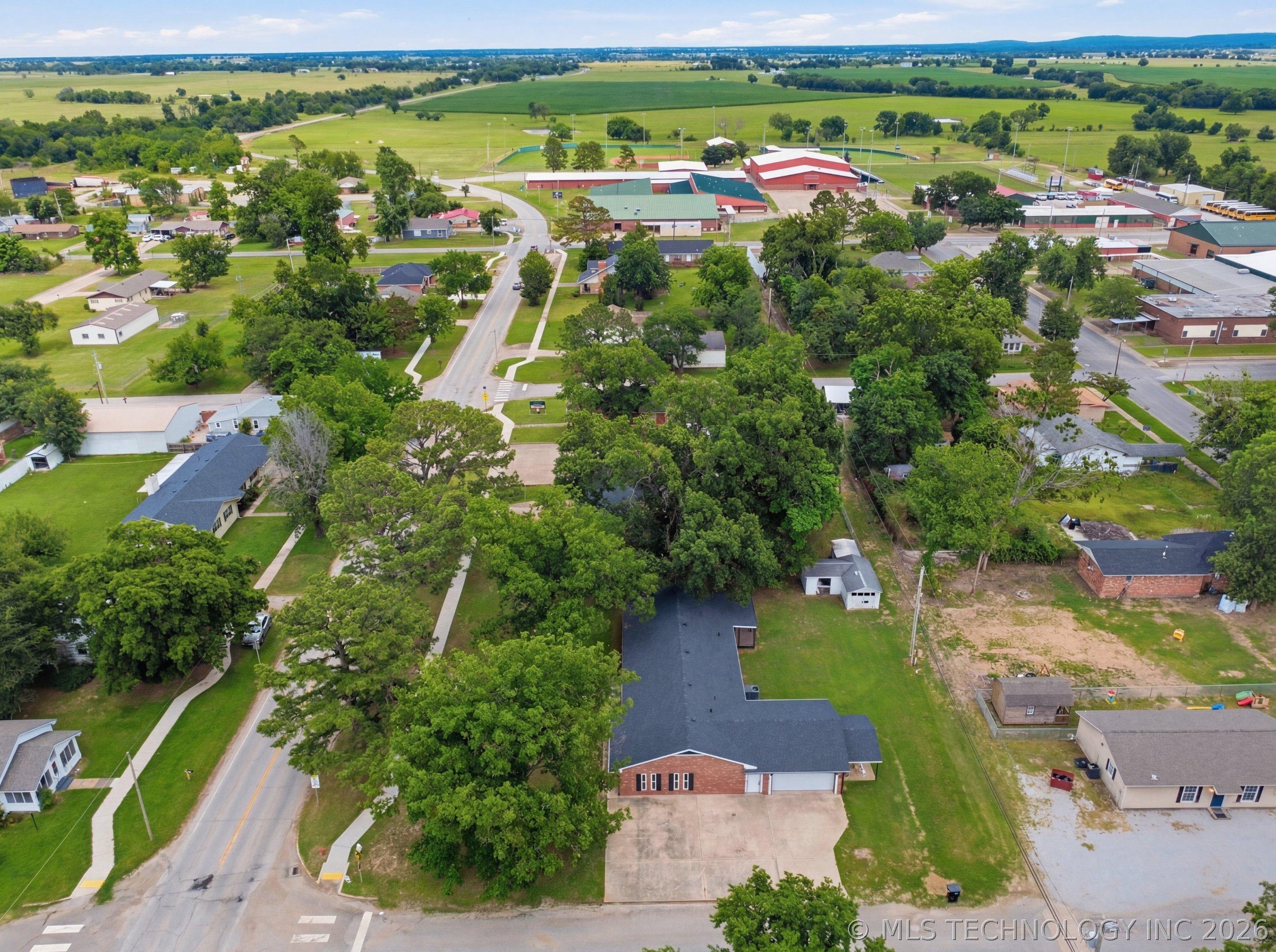 E Ozark St, Morris, OK 74445