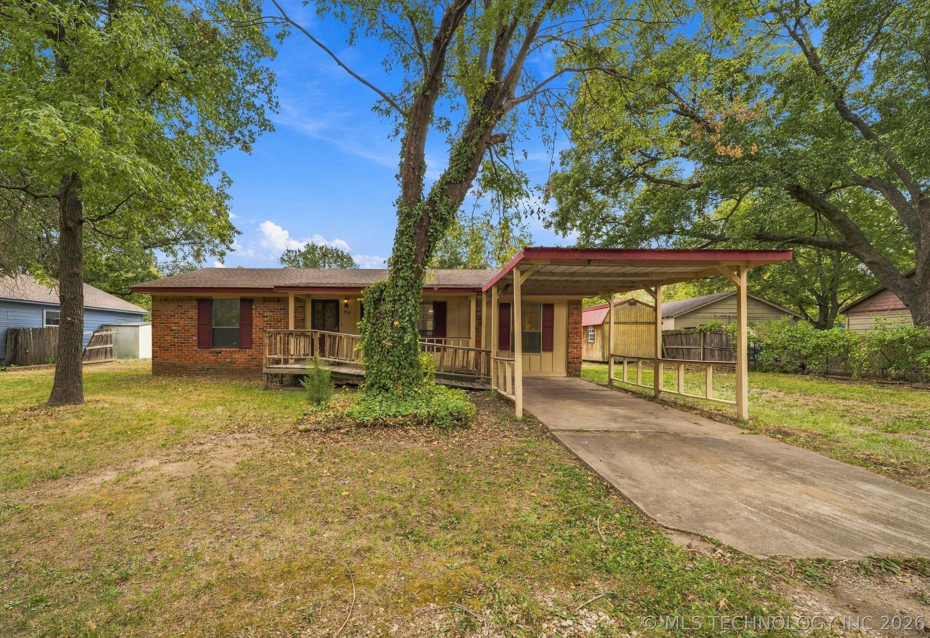 W Ragan St, Henryetta, OK 74437