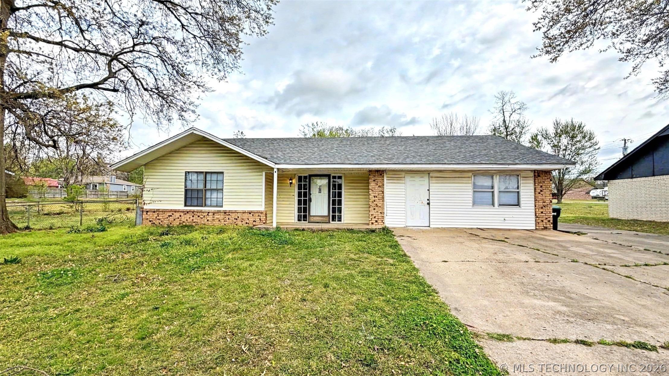 Kim St, Tahlequah, OK 74464