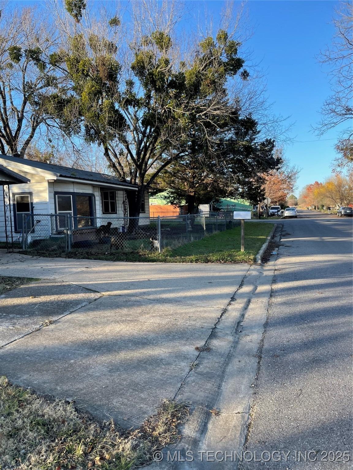 Grand Ave, Durant, OK 74701