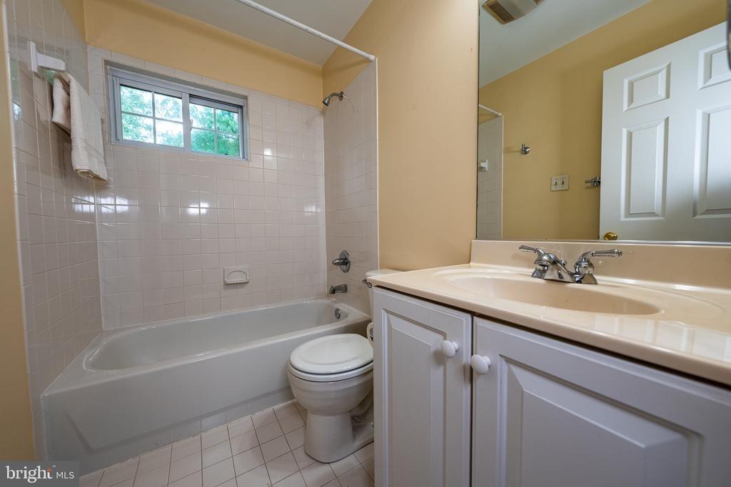 Kempton Rd, Glen Burnie, MD 21060