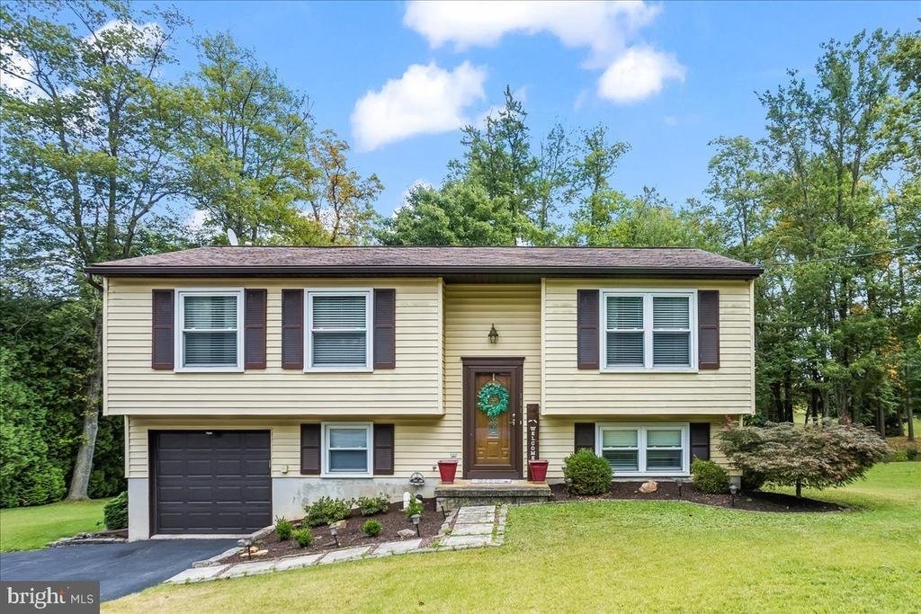 Saint George Dr, Dillsburg, PA 17019
